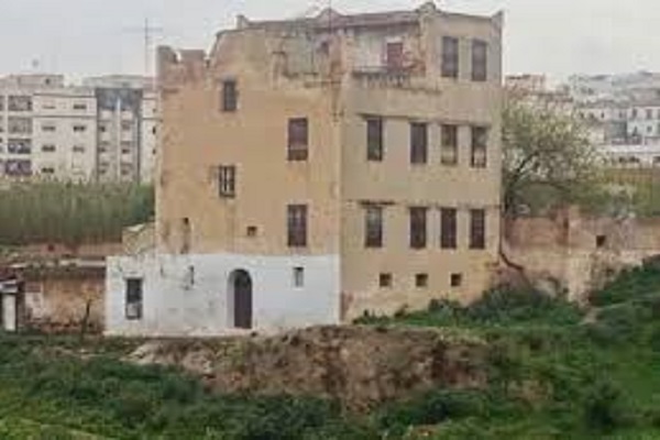 الداخل اليها مفقود و الخارج منها مولود