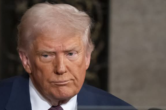 مستشارو ترامب يشجعونه على صياغة خطة للخروج من الحرب